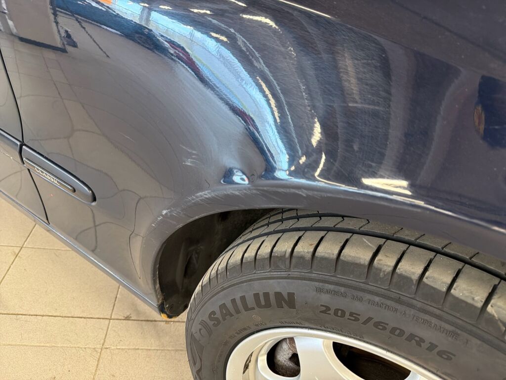 Mercedes-Benz E 2005 Sininen