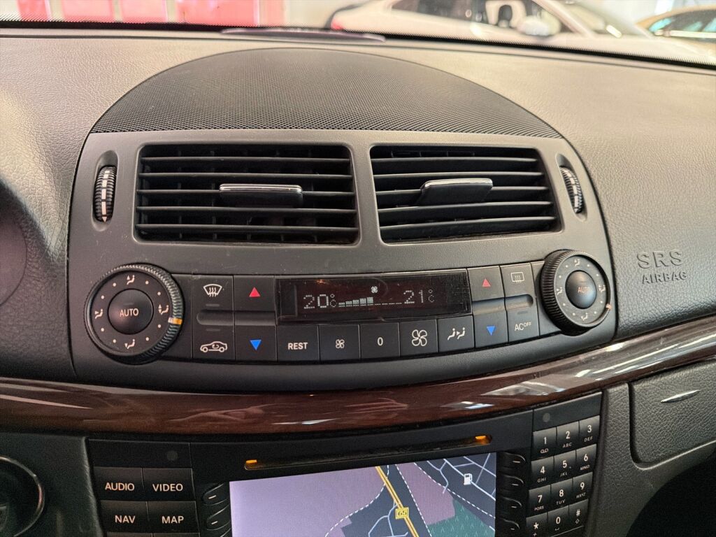 Mercedes-Benz E 2005 Sininen