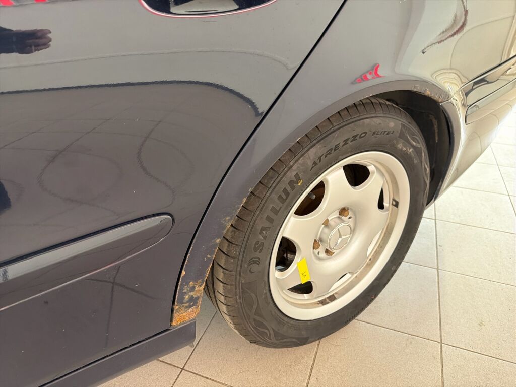 Mercedes-Benz E 2005 Sininen