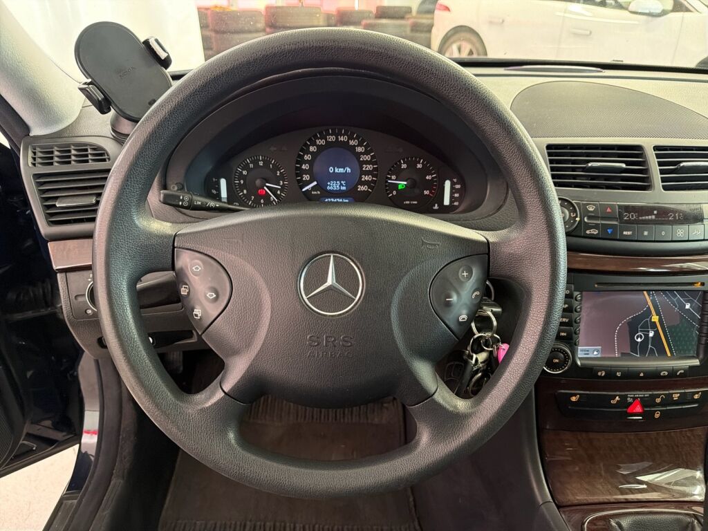 Mercedes-Benz E 2005 Sininen