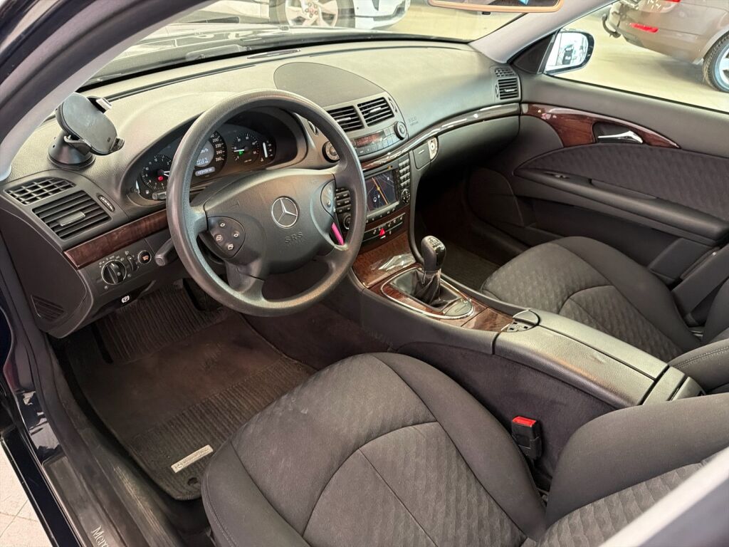 Mercedes-Benz E 2005 Sininen