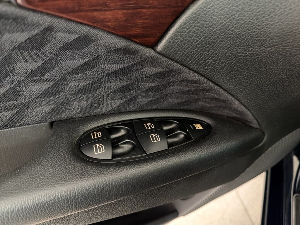 Mercedes-Benz E 2005 Sininen