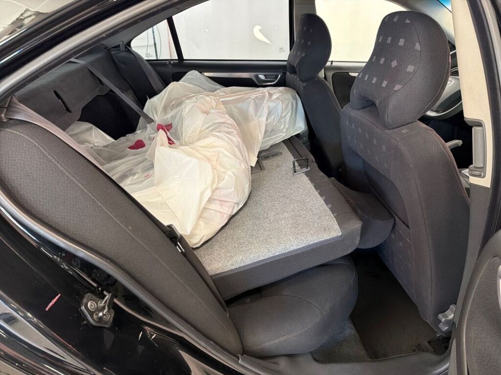 Volvo S60 2001 Musta