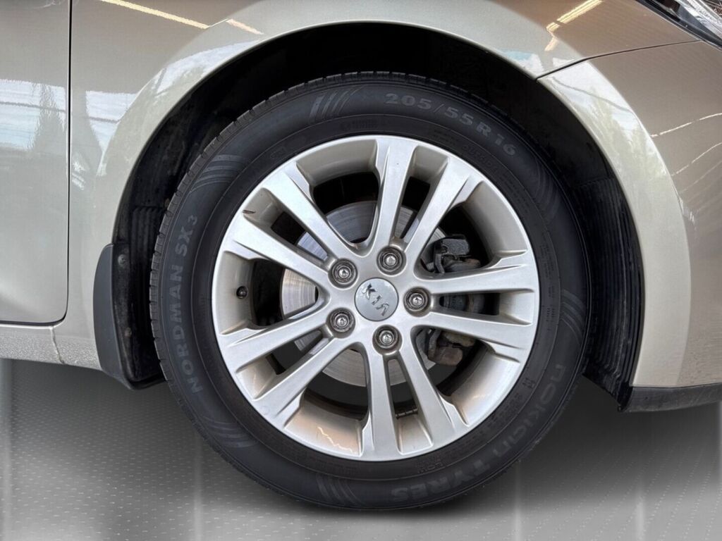 Kia Ceed 2012 Hopea