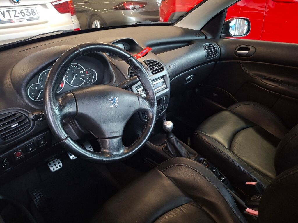 Peugeot 206 2004 Punainen