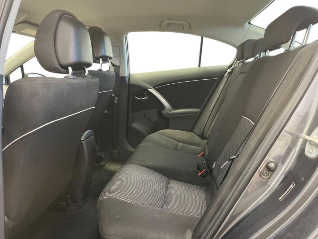 Toyota Avensis 2012 Harmaa