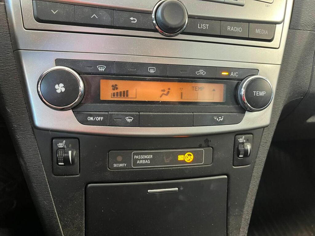 Toyota Avensis 2012 Harmaa