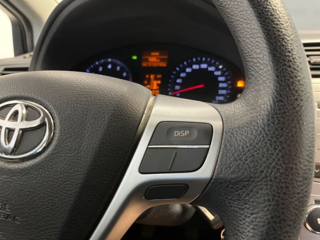Toyota Avensis 2012 Harmaa