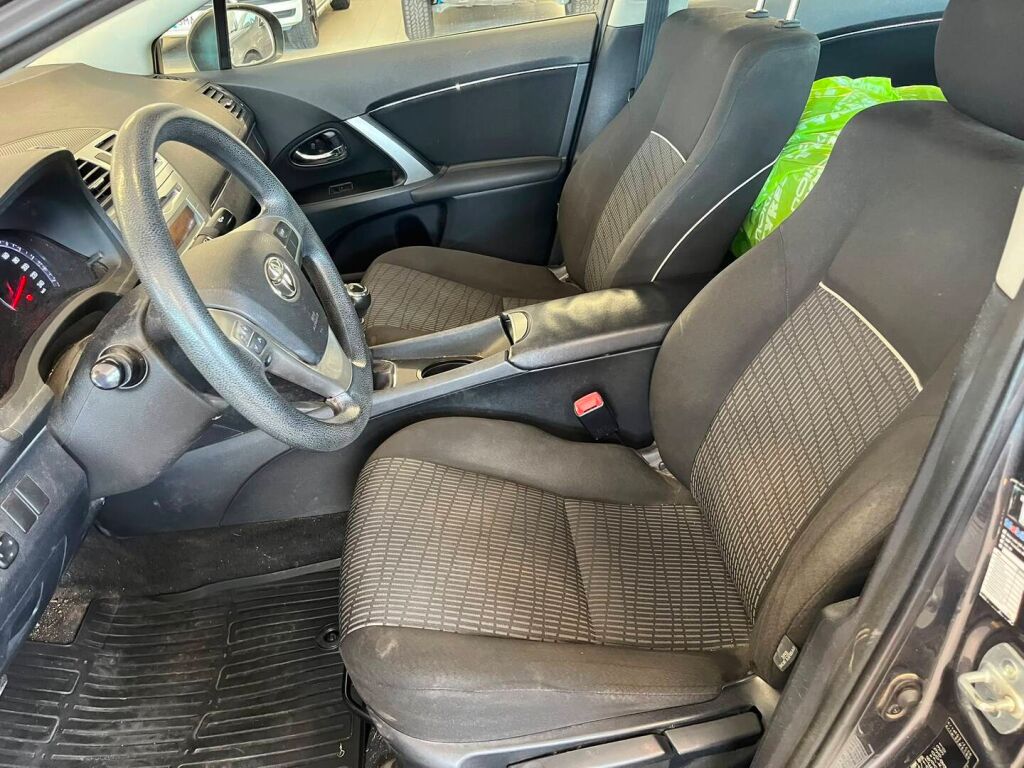 Toyota Avensis 2012 Harmaa