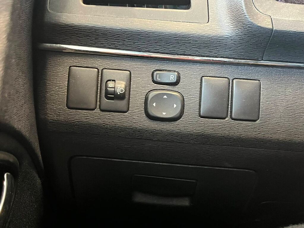 Toyota Avensis 2012 Harmaa