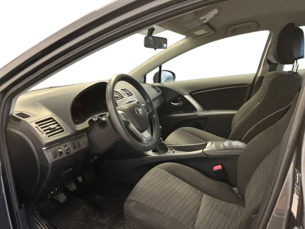 Toyota Avensis 2012 Harmaa