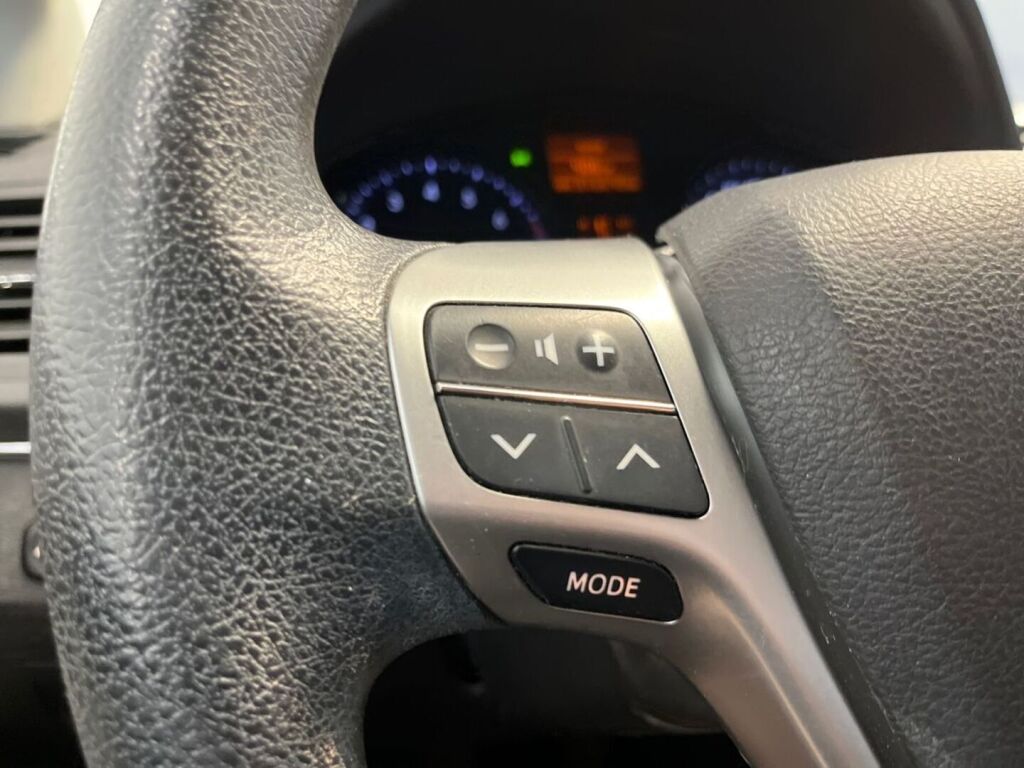 Toyota Avensis 2012 Harmaa