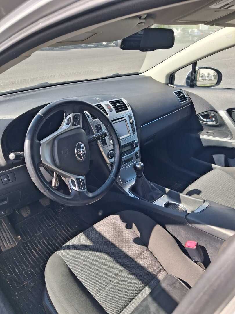 Toyota Avensis 2012 Hopea