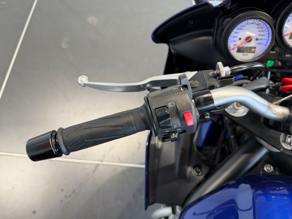Yamaha FZS 2004 Harmaa