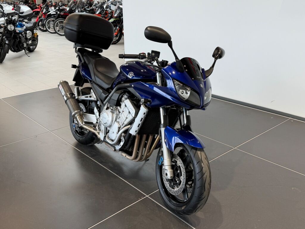 Yamaha FZS 2004 Harmaa