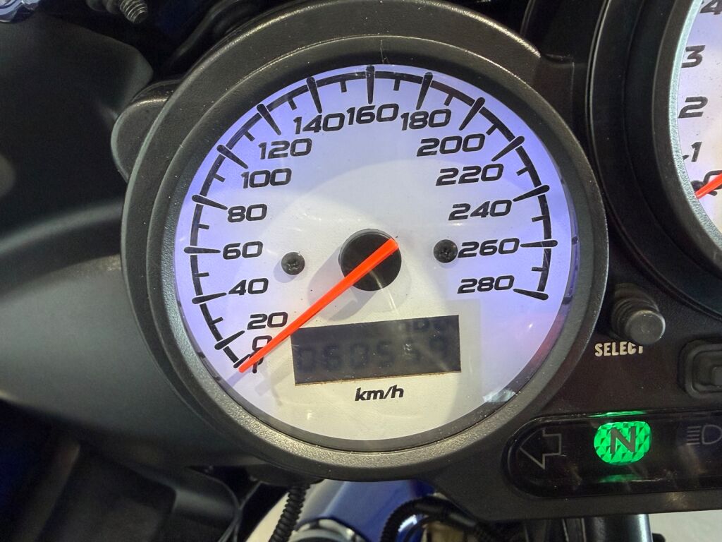 Yamaha FZS 2004 Harmaa