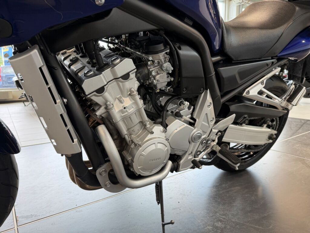 Yamaha FZS 2004 Harmaa