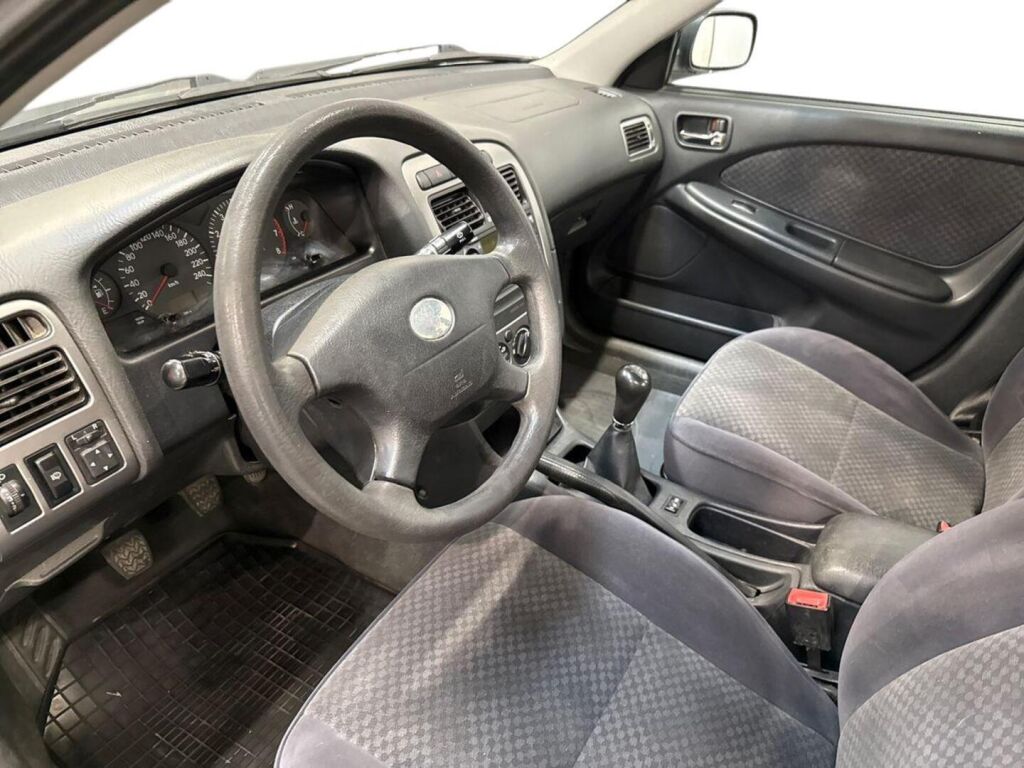Toyota Avensis 2001 Vihreä