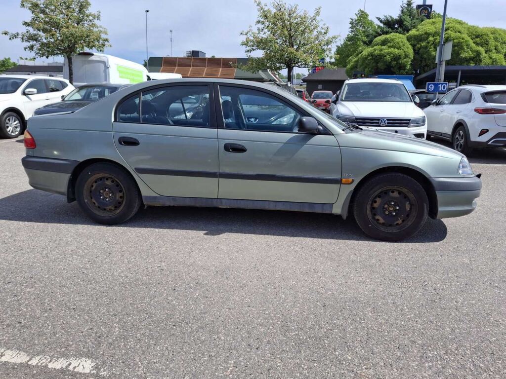 Toyota Avensis 2001 Vihreä