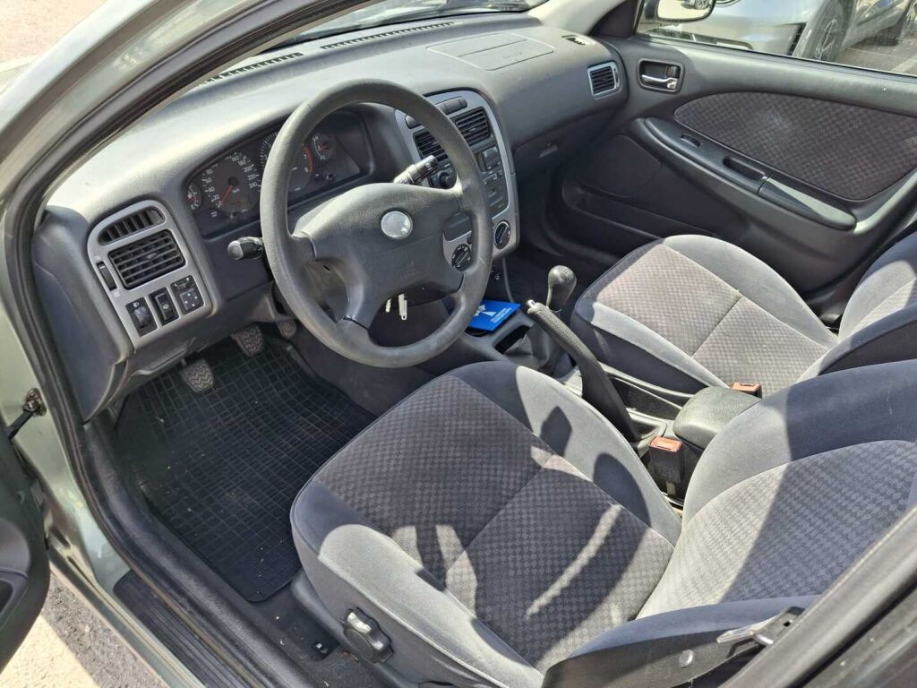 Toyota Avensis 2001 Vihreä