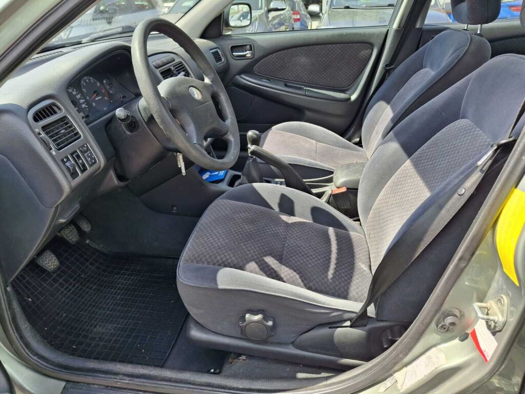 Toyota Avensis 2001 Vihreä