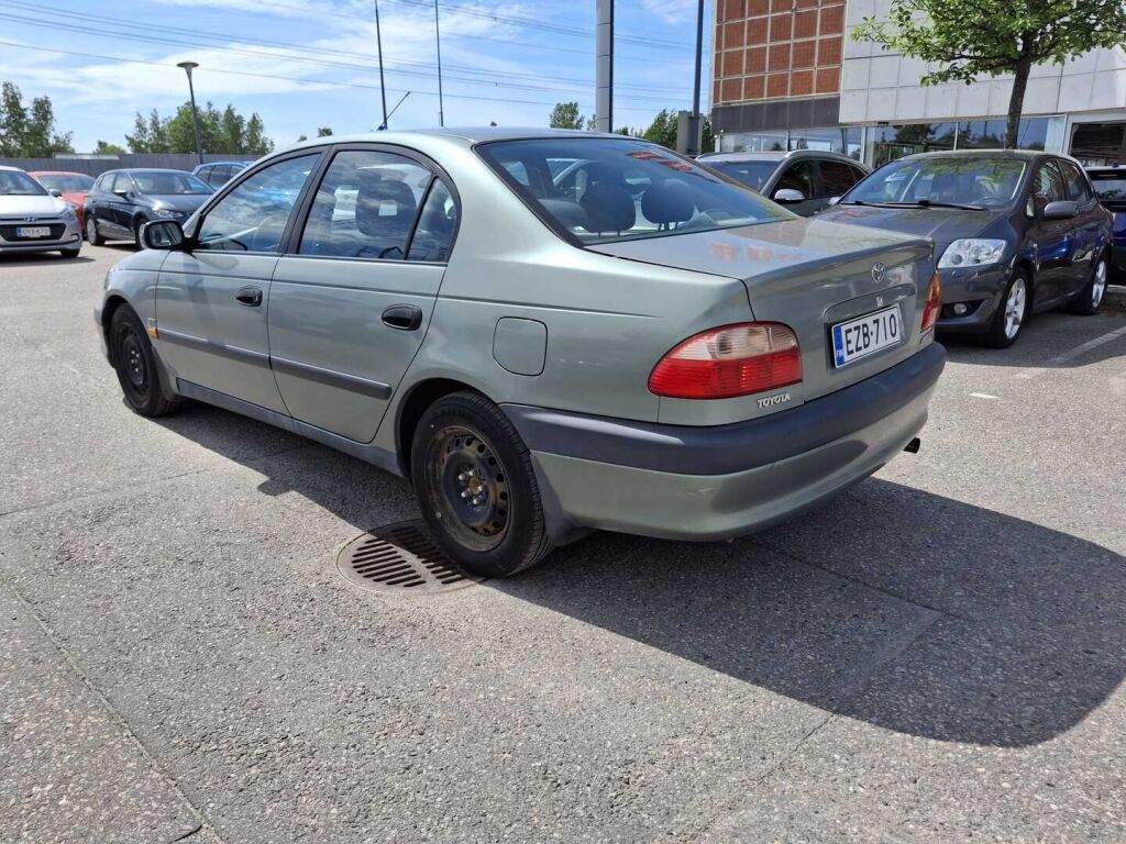 Toyota Avensis 2001 Vihreä