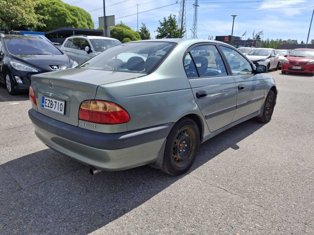 Toyota Avensis 2001 Vihreä