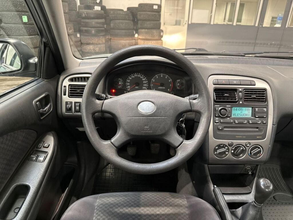 Toyota Avensis 2001 Vihreä