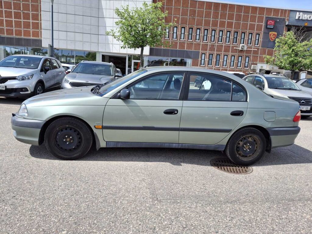 Toyota Avensis 2001 Vihreä