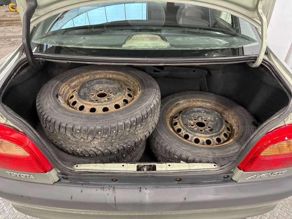 Toyota Avensis 2001 Vihreä