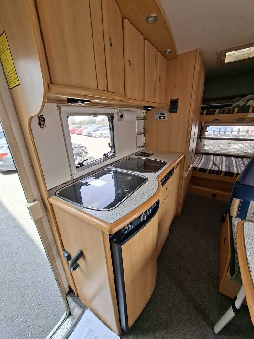 Dethleffs Globetrotter Esprit i 5880 2001 Valkoinen