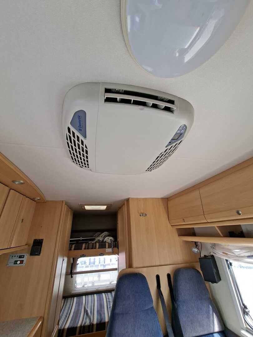Dethleffs Globetrotter Esprit i 5880 2001 Valkoinen