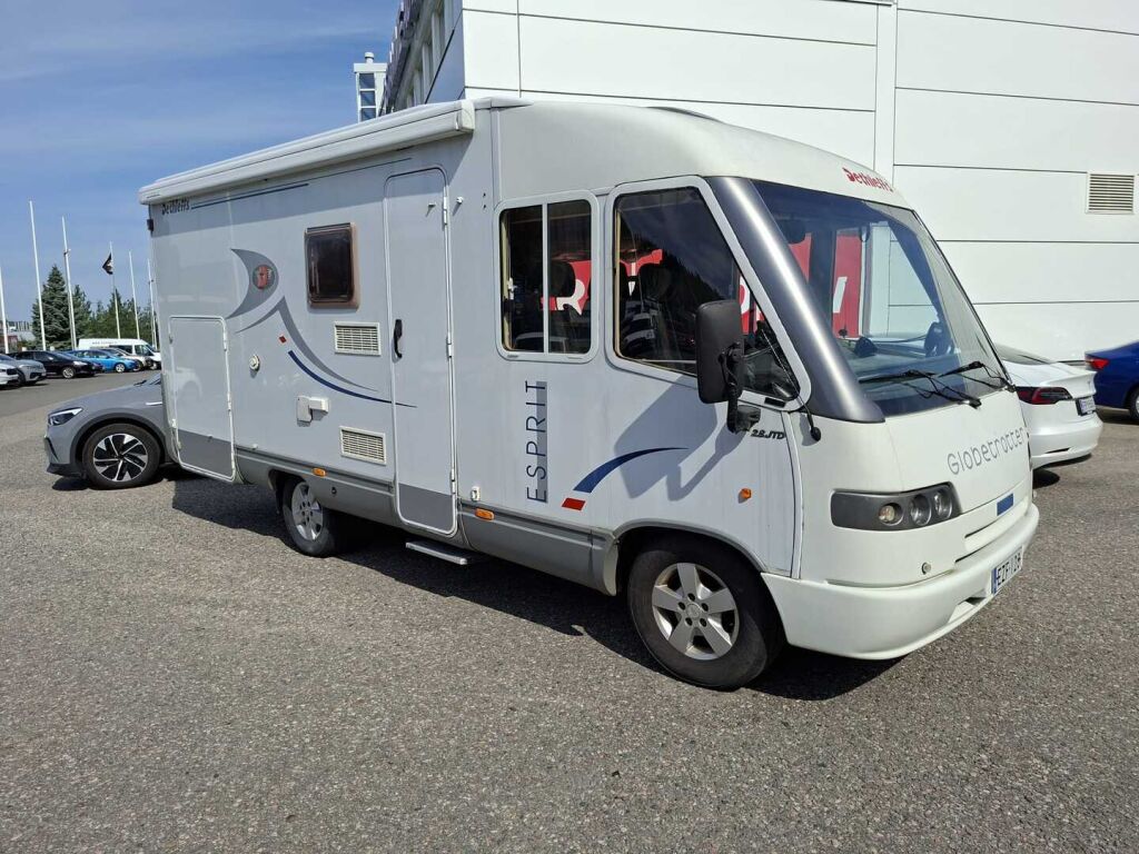 Dethleffs Globetrotter Esprit i 5880 2001 Valkoinen