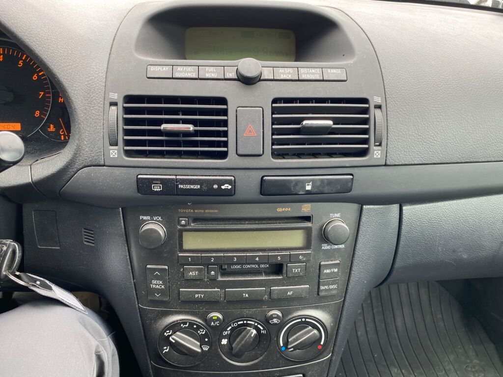 Toyota Avensis 2003 Hopea
