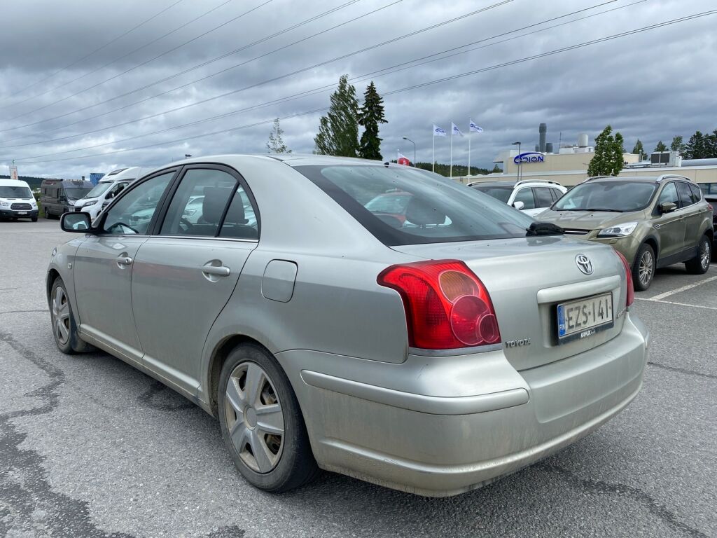 Toyota Avensis 2003 Hopea