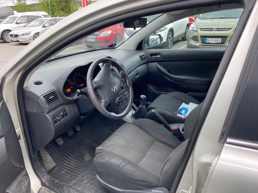 Toyota Avensis 2003 Hopea