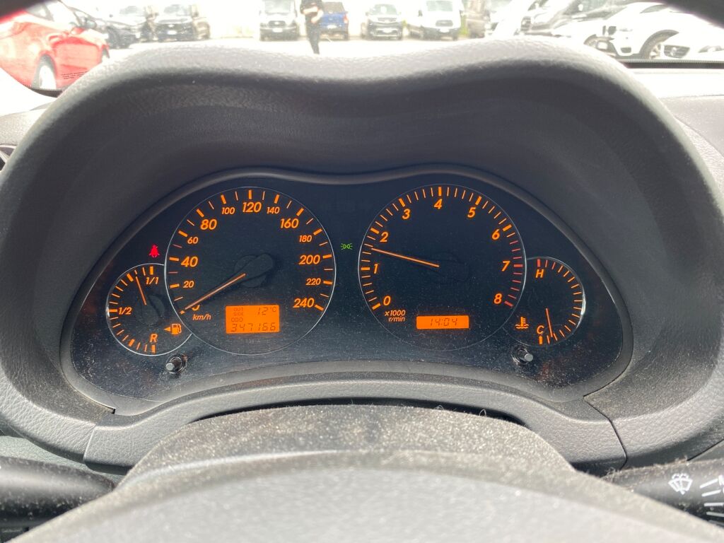 Toyota Avensis 2003 Hopea