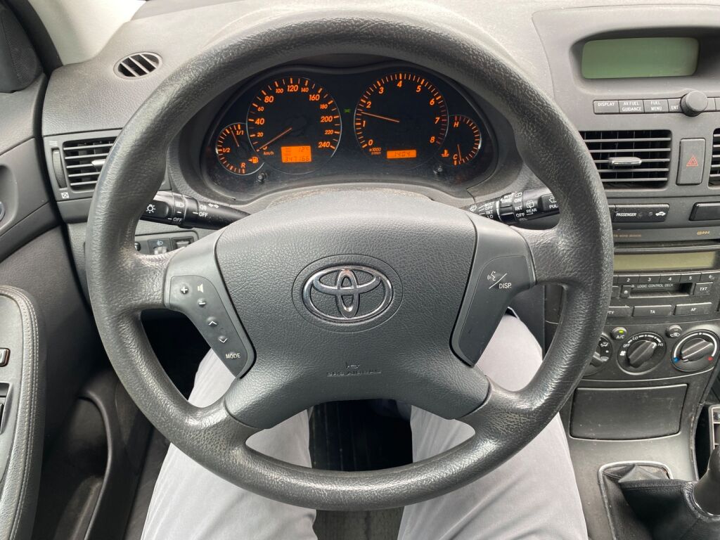 Toyota Avensis 2003 Hopea