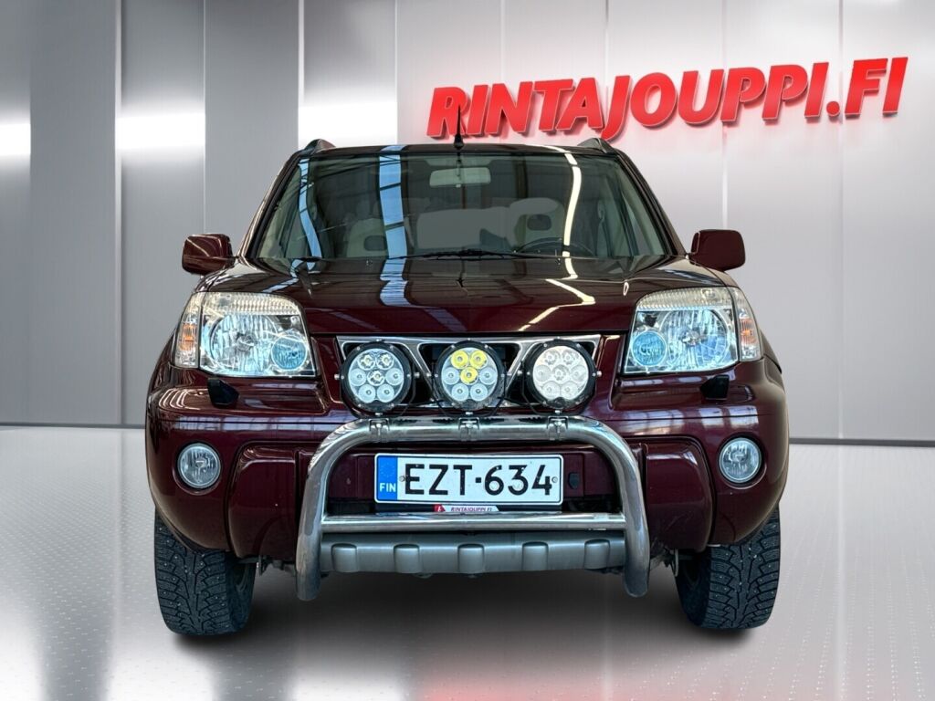Nissan X-TRAIL 2003 Punainen