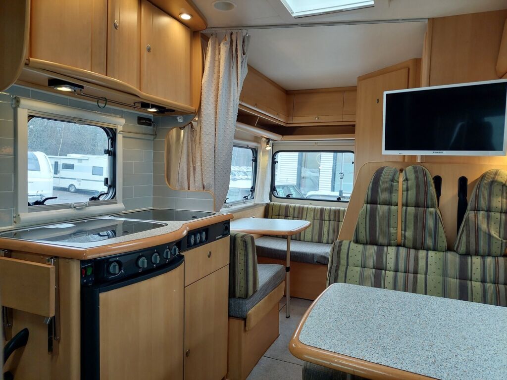 Dethleffs Globetrotter A 5820 2003 Valkoinen