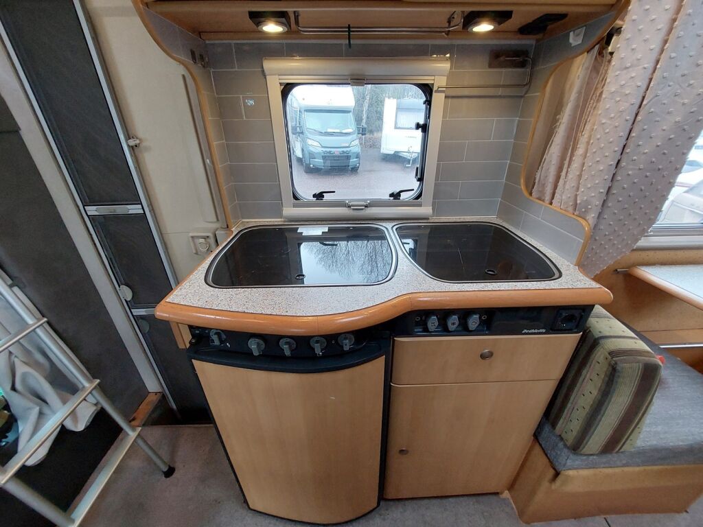 Dethleffs Globetrotter A 5820 2003 Valkoinen