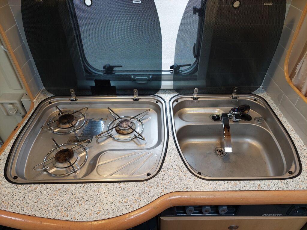 Dethleffs Globetrotter A 5820 2003 Valkoinen