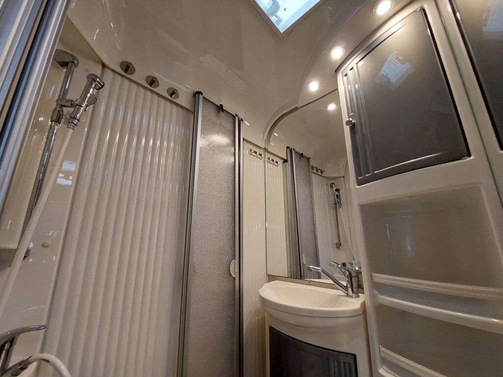 Dethleffs Globetrotter A 5820 2003 Valkoinen