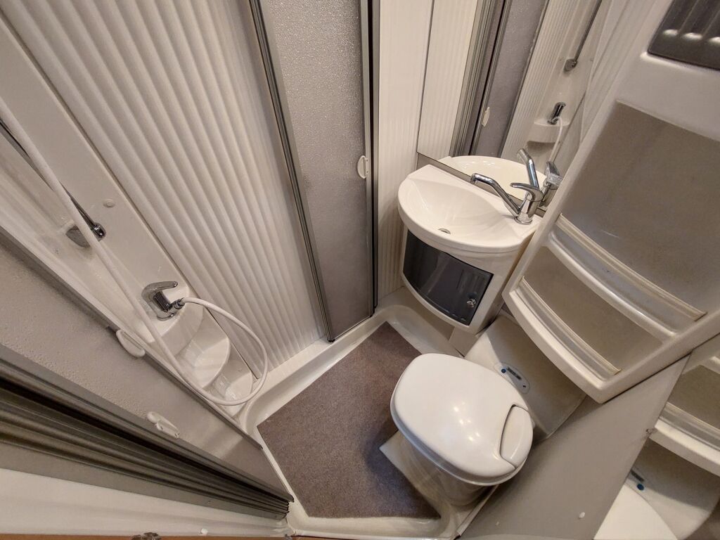 Dethleffs Globetrotter A 5820 2003 Valkoinen