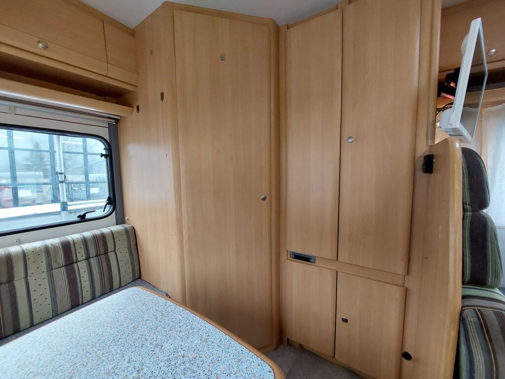 Dethleffs Globetrotter A 5820 2003 Valkoinen