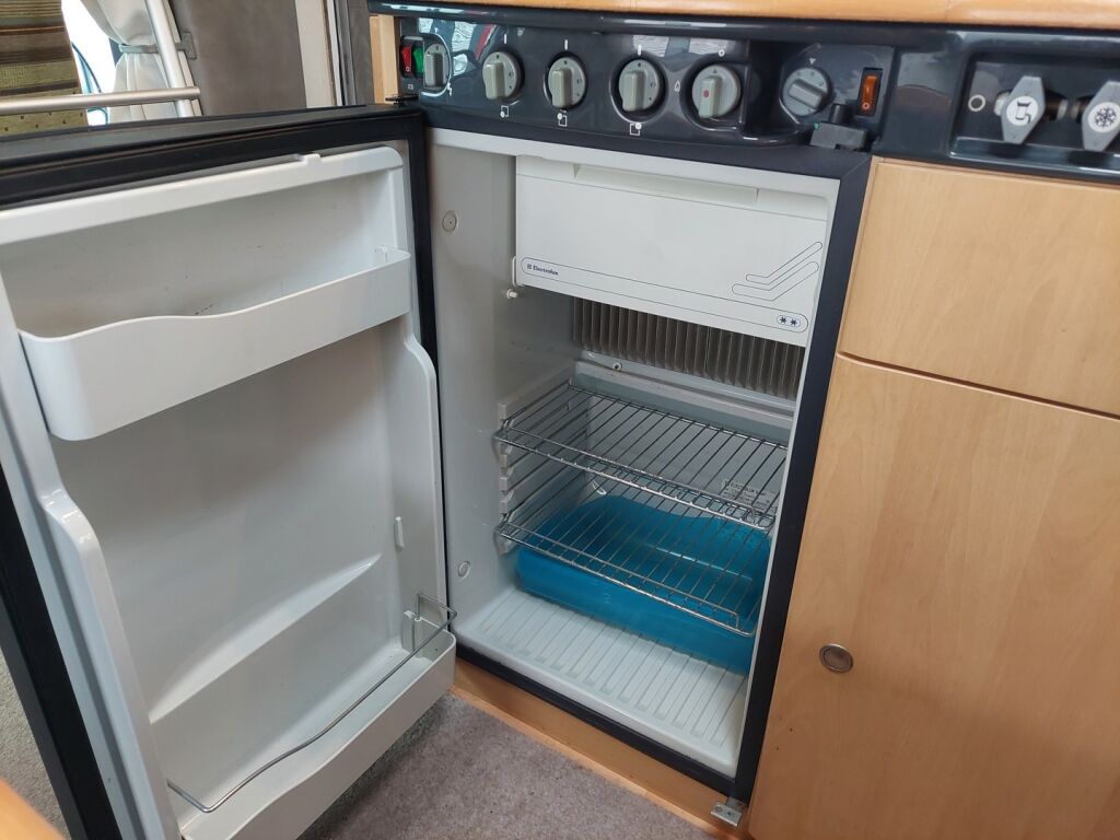 Dethleffs Globetrotter A 5820 2003 Valkoinen