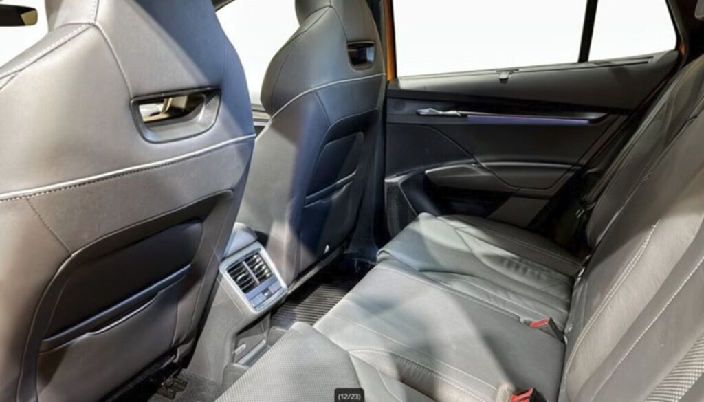 Skoda Enyaq 2023 Oranssi