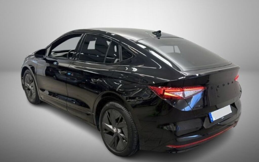 Skoda Enyaq 2023 Musta