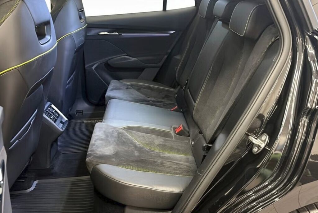 Skoda Enyaq 2023 Musta