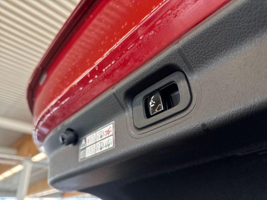 Mercedes-Benz EQE 2023 Punainen